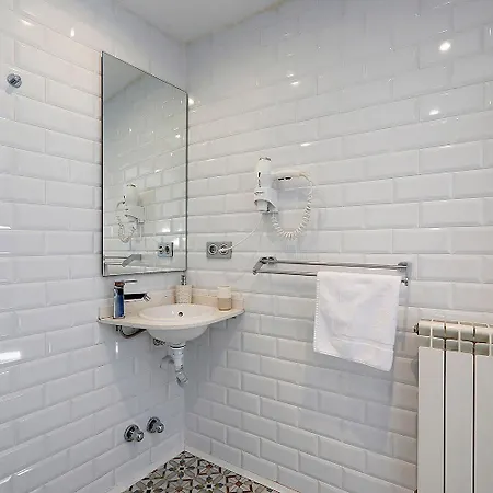Konukevi Boulevard Roomss 2*