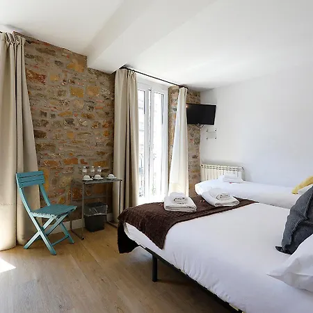 Konukevi Boulevard Roomss 2*
